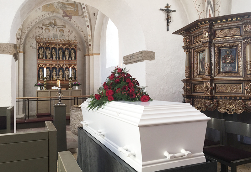 Einäscherung Trauerfeier Feuerbestattungen Kirchlicher Friedhof Urne Sarg Trauerfeier Beerdigung Begräbnis
